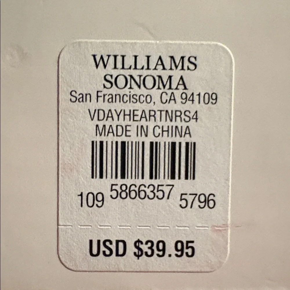 BNWT Williams Sonoma heart set napkin rings